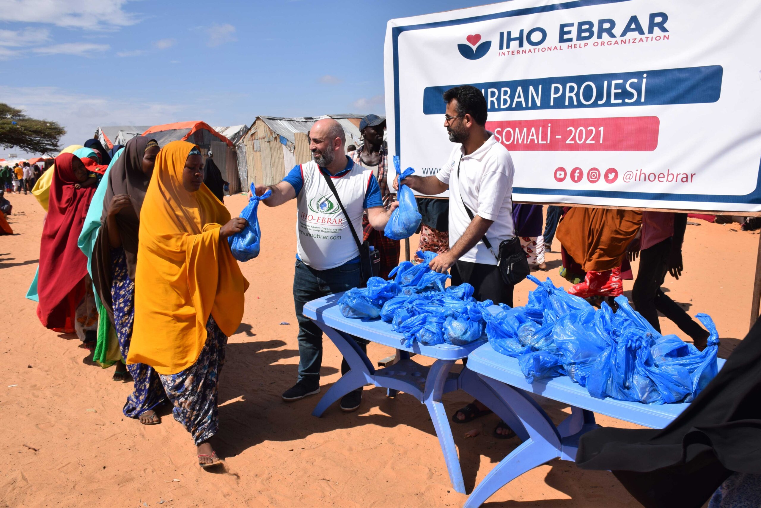 Somali’deki mülteci kampı sakinlerine kırmızı et yardımı yaptık
