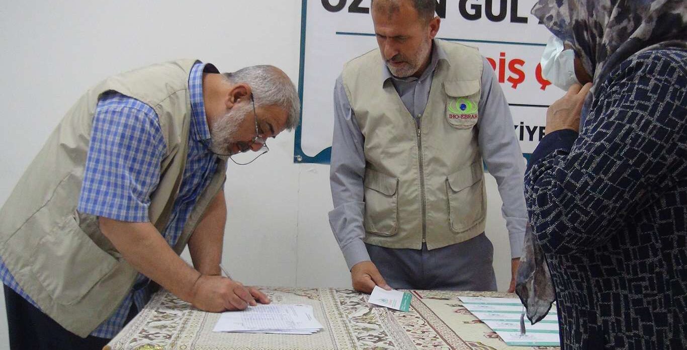 Adıyaman’da onlarca aileye hediye çeki dağıtıldı